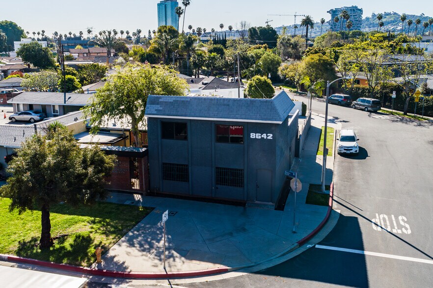 More Photos Of 8642 Venice Blvd, Los Angeles Office Residential For Sale