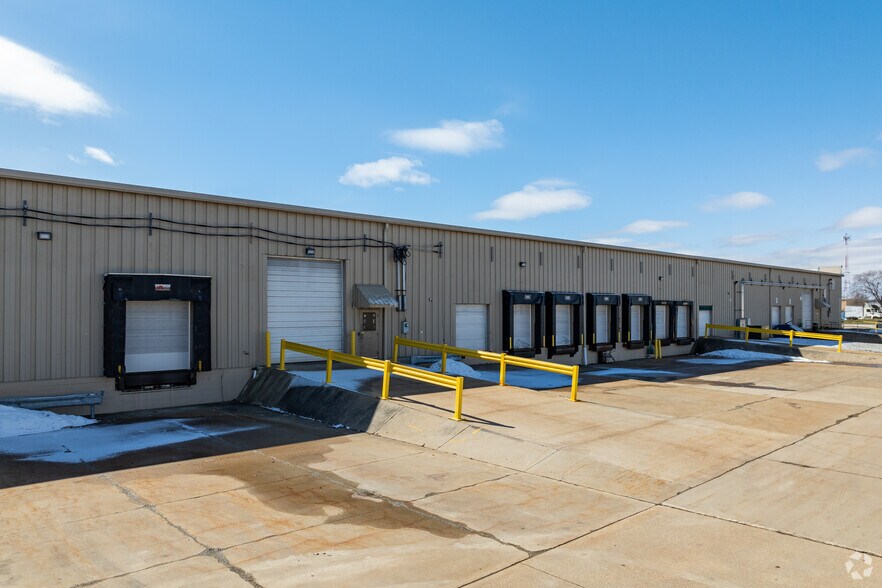 More Photos Of 4517-4521 Industrial Pky, Cleveland Warehouse For Lease