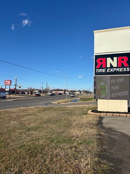 More Photos Of 1906-1908 N Main St, Muskogee Freestanding For Lease