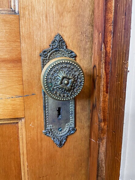 More Photos Of 303 N Main St, Elburn Office Residential For Sale