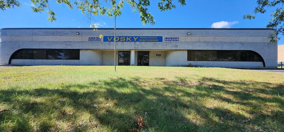 More Photos Of 70 Air Park Dr, Ronkonkoma Manufacturing For Lease