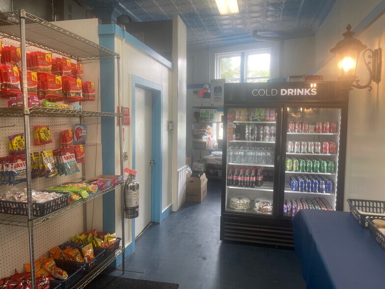 More Photos Of 1809-1811 NE Plainfield Ave, Grand Rapids General Retail For Sale