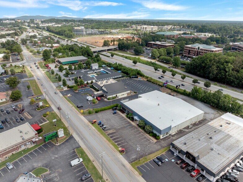 More Photos Of 627 Congaree Rd, Greenville Freestanding For Sale