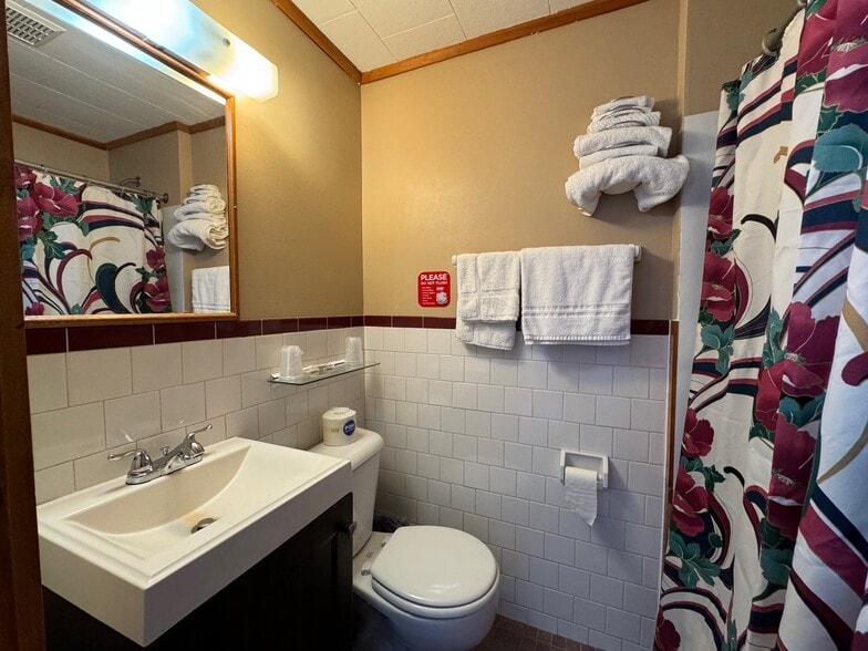 More Photos Of 382 Water St, Guilford Hotel For Sale