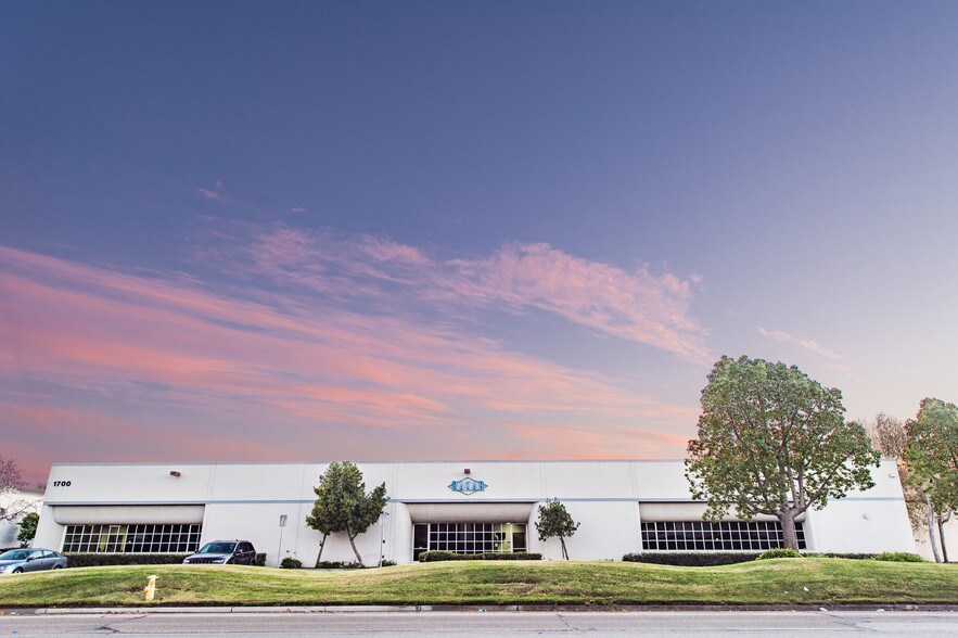 More Photos Of 1700 Emerson Ave, Oxnard Manufacturing For Sale