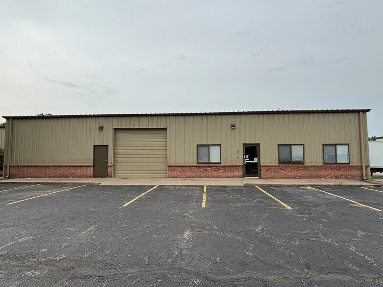 More Photos Of 2415 Ponderosa Dr, Lawrence Warehouse For Lease