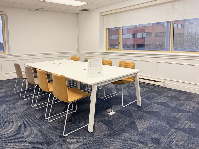 More Photos Of 39 Queen St, St Catharines Coworking Space