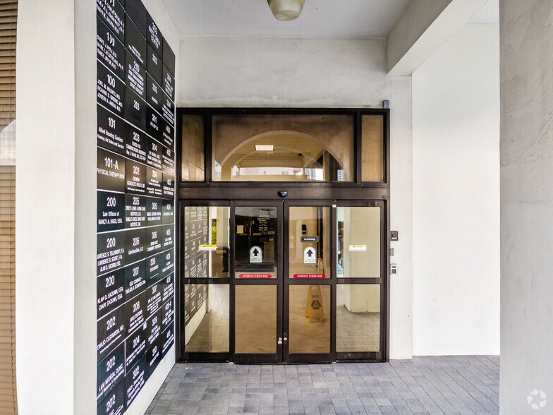 More Photos Of 2100 E Hallandale Beach Blvd, Hallandale Beach Office For Lease