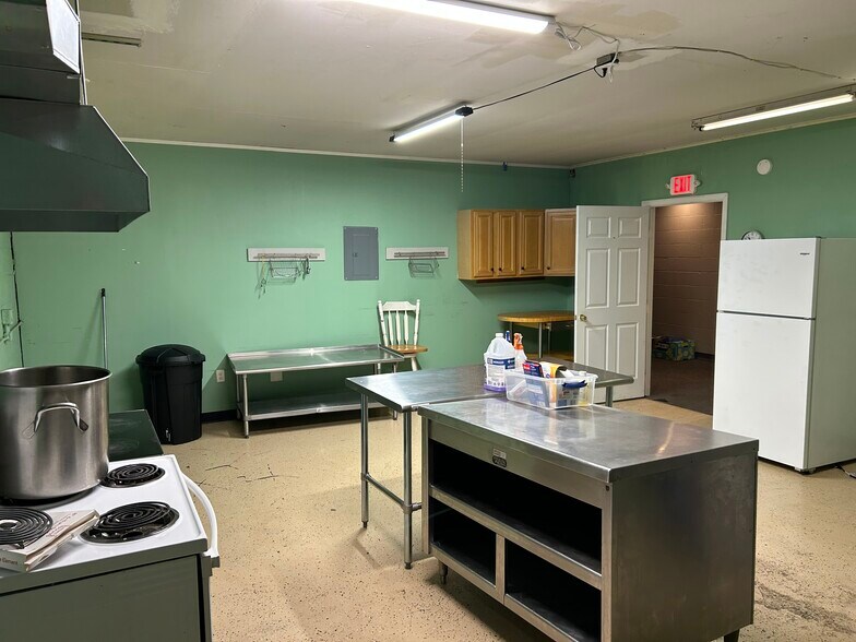 More Photos Of 134 Baltimore St, Hanover Flex For Lease