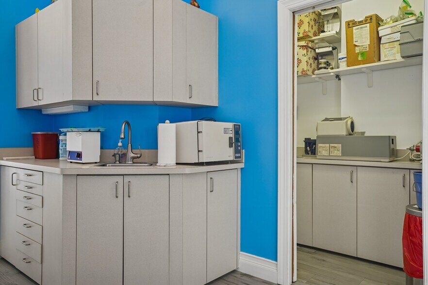 More Photos Of 273 Monmouth St, Jersey City Medical For Sale