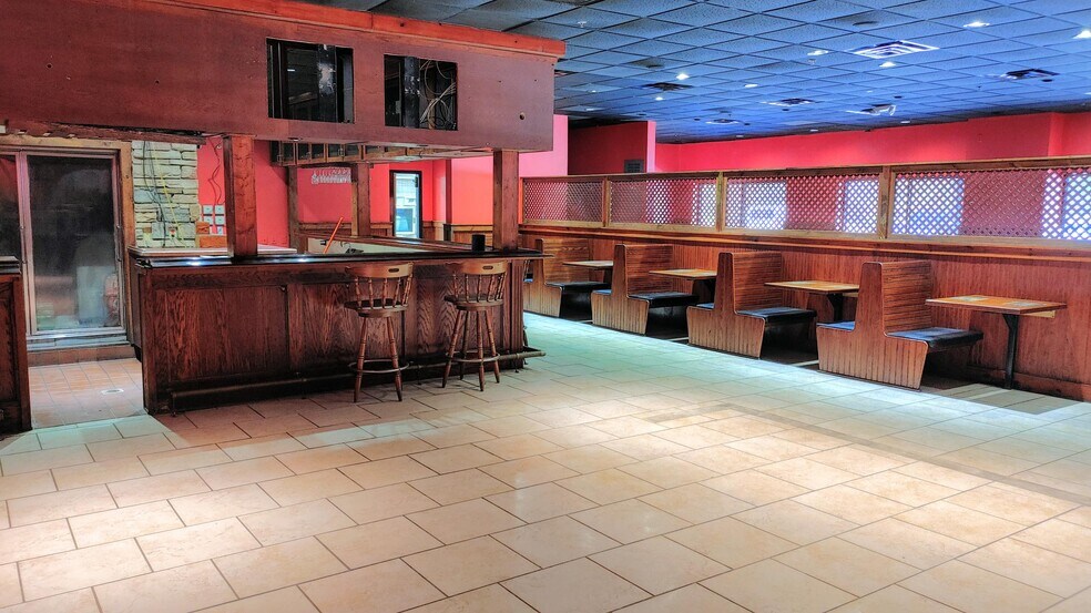 More Photos Of 5309 29th St E, Ellenton Skating Rink For Lease