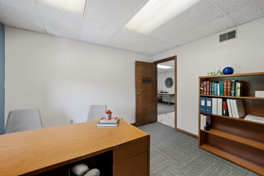 More Photos Of 200 Commerce Dr, Coraopolis Office For Sale