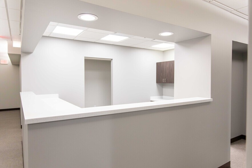 More Photos Of 17030 Lakeside Hills Plz, Omaha Medical For Lease