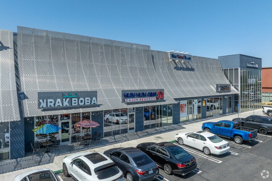 More Photos Of 1945 E 17th St, Santa Ana Freestanding For Lease