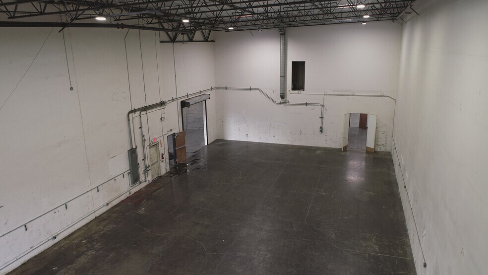 More Photos Of 25000 Avenue Stanford, Valencia Warehouse For Lease