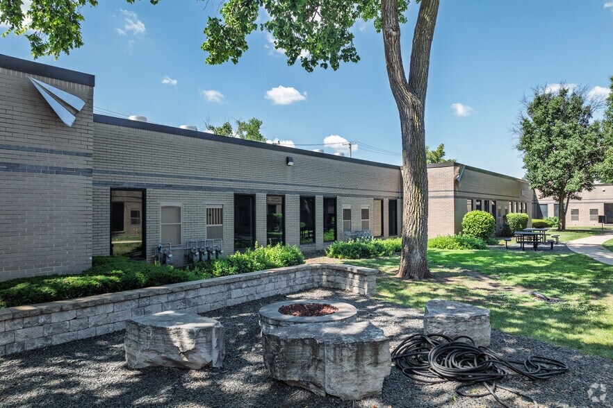 More Photos Of 8609 W Bryn Mawr Ave, Chicago Office For Lease