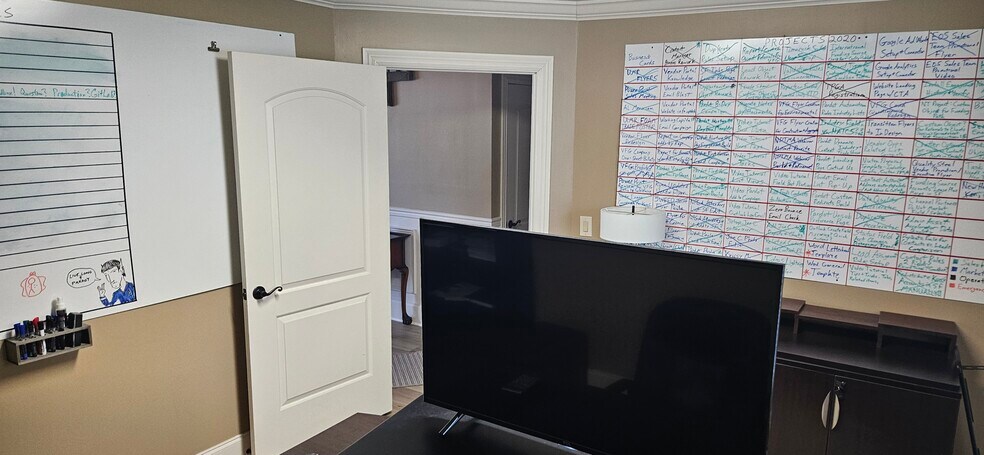 More Photos Of 109 Holiday Ct, Franklin Office For Lease