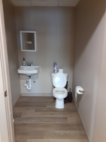 More Photos Of 3782 Pa-31, Donegal Freestanding For Lease