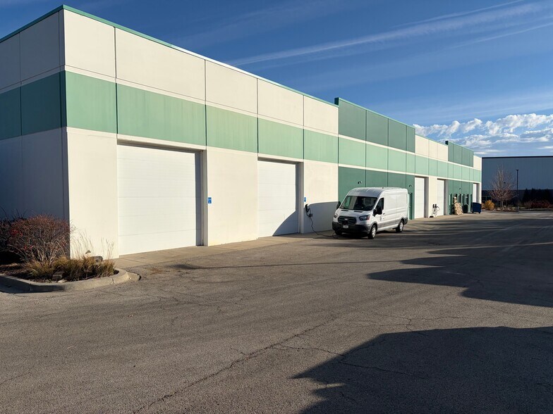 More Photos Of 300 Gregory Ct, Shorewood Warehouse For Sale