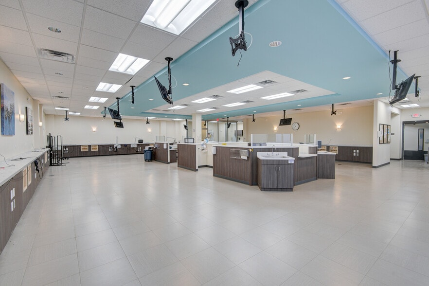 More Photos Of 4300-4302 Fairmont Pky, Pasadena Unknown For Lease