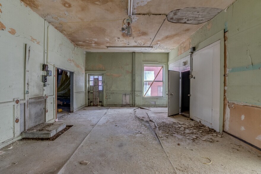 More Photos Of 567-573 Dwight St, Holyoke Storefront For Sale