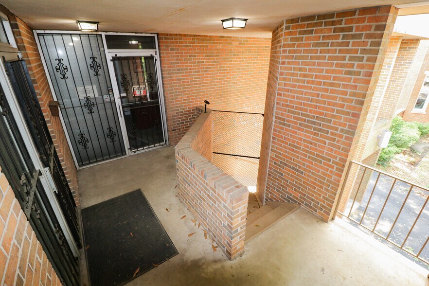 More Photos Of 459 S McDonough St, Montgomery Medical For Sale