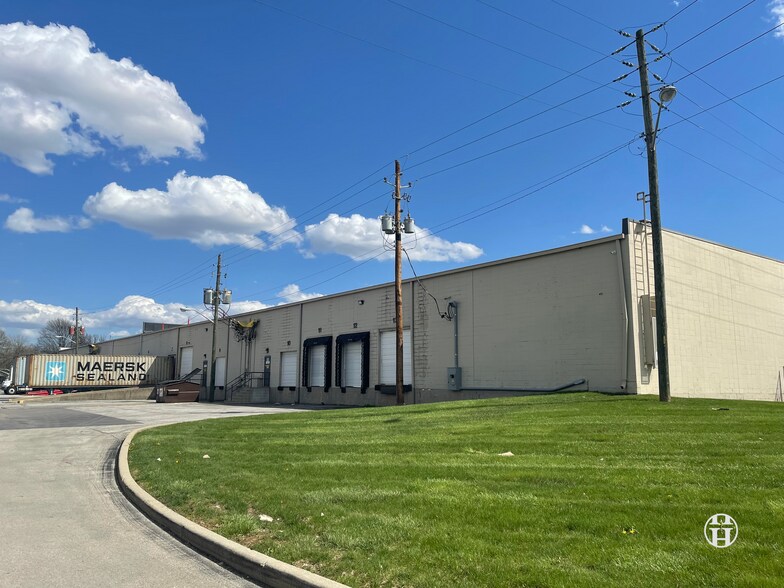 More Photos Of 2040 S Lynhurst Dr, Indianapolis Manufacturing For Lease