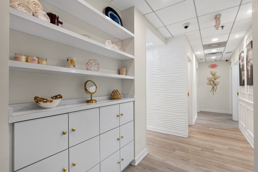 More Photos Of 7601 Lewinsville Rd, McLean Medical For Sale