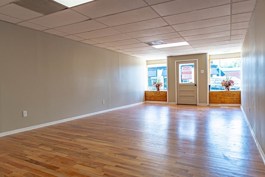 More Photos Of 101 S Main St, Mount Pleasant Storefront Retail Office For Lease