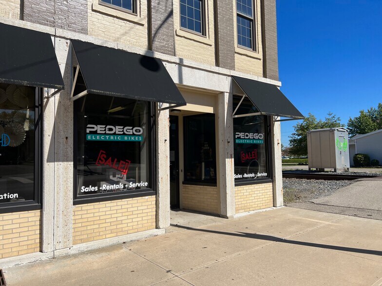 More Photos Of 221-225 E Main St, Troy Freestanding For Lease