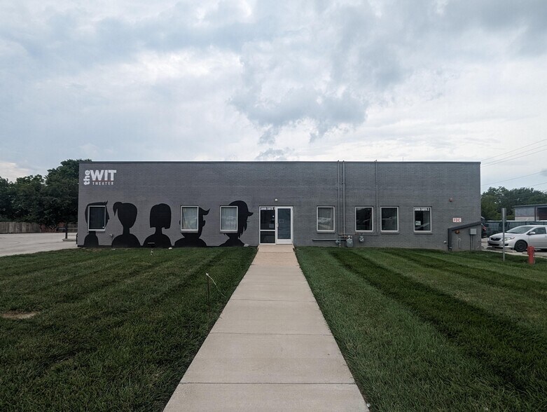 More Photos Of 3808 Shelby St, Indianapolis Freestanding For Sale