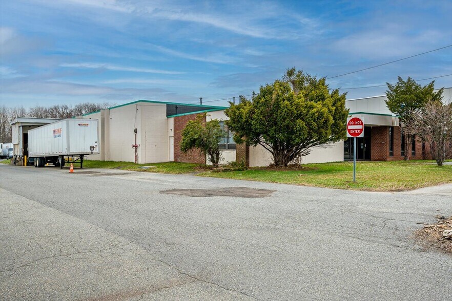 More Photos Of 3461 S Clinton Ave, South Plainfield Manufacturing For Lease