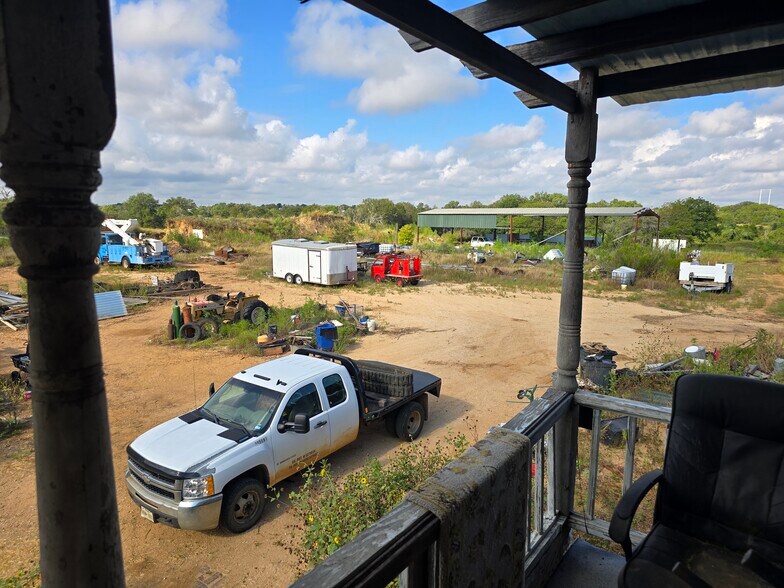 More Photos Of 111 Salvage Way, Luling Office For Sale