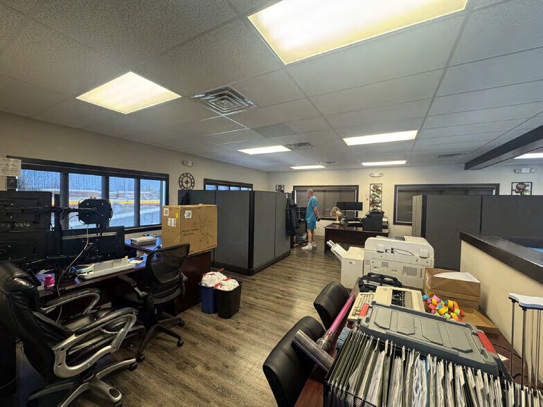 More Photos Of 915 Haywood Dr, Madison Office For Sale