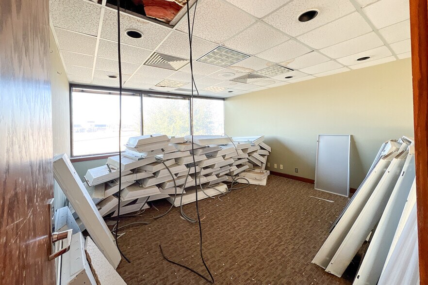 More Photos Of 3200 E Memorial Rd, Edmond Medical For Sale