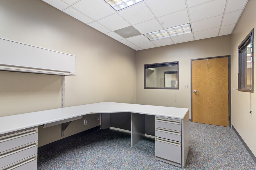 More Photos Of 212 S Main St, Grove Office For Sale