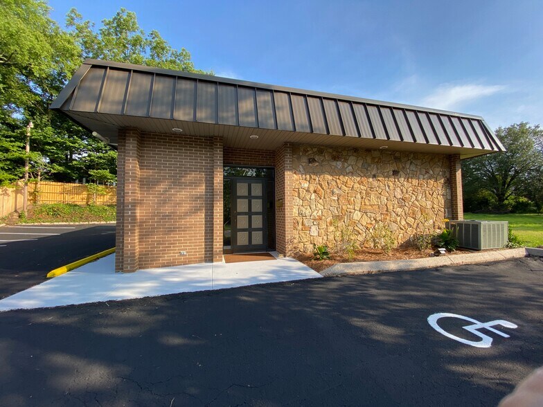 More Photos Of 721 Grove St, Salisbury Medical For Lease