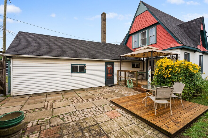 More Photos Of 44 Park St, Port Colborne Multifamily For Sale