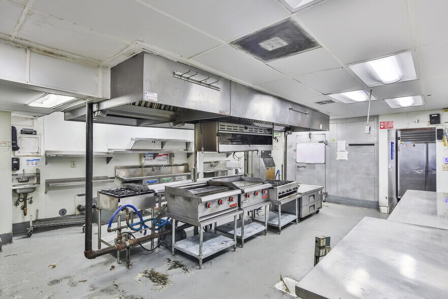 More Photos Of 1156-1160 N Highland Ave, Los Angeles Storefront Retail Residential For Lease