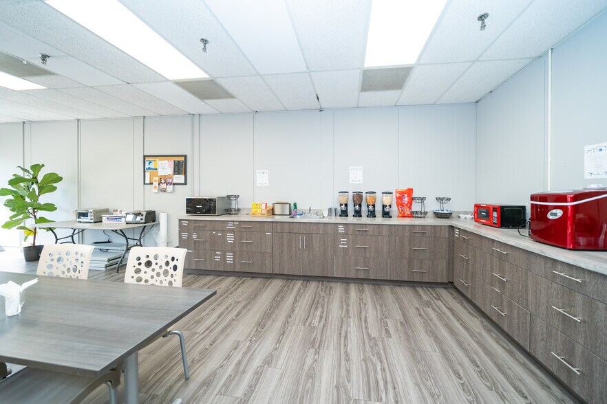 More Photos Of 663 E Crescent Ave, Ramsey Office For Lease