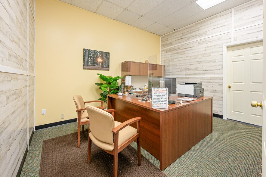More Photos Of 1508-1574 N Mitchell St, Cadillac General Retail For Sale