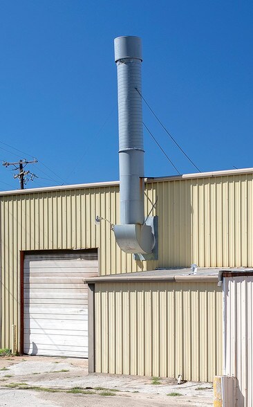 More Photos Of 6031 Fm 2767, Tyler Warehouse For Lease