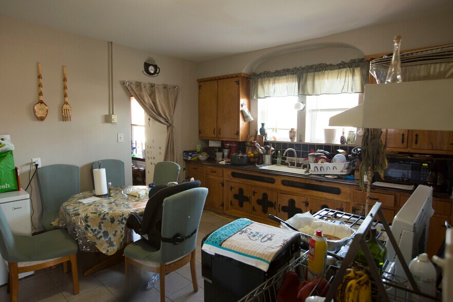 More Photos Of 49 Franklin St, Belleville General Retail For Sale