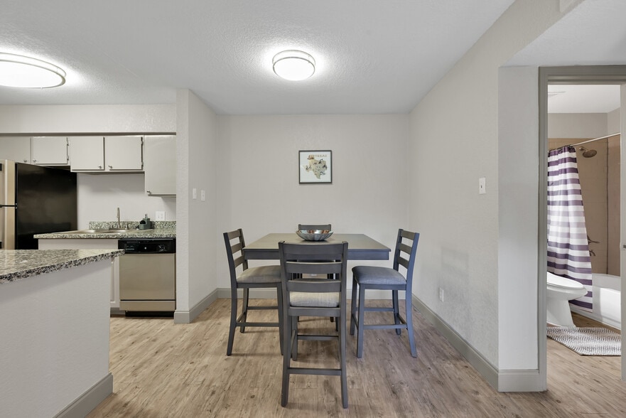 More Photos Of 510 Billie Bess Ln, Conroe Apartments For Sale