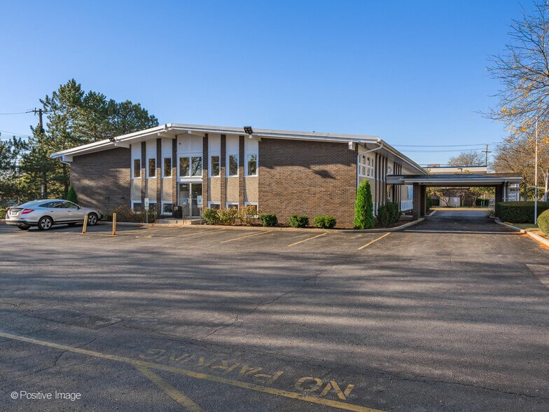 More Photos Of 9631 Gross Point Rd, Skokie Medical For Sale