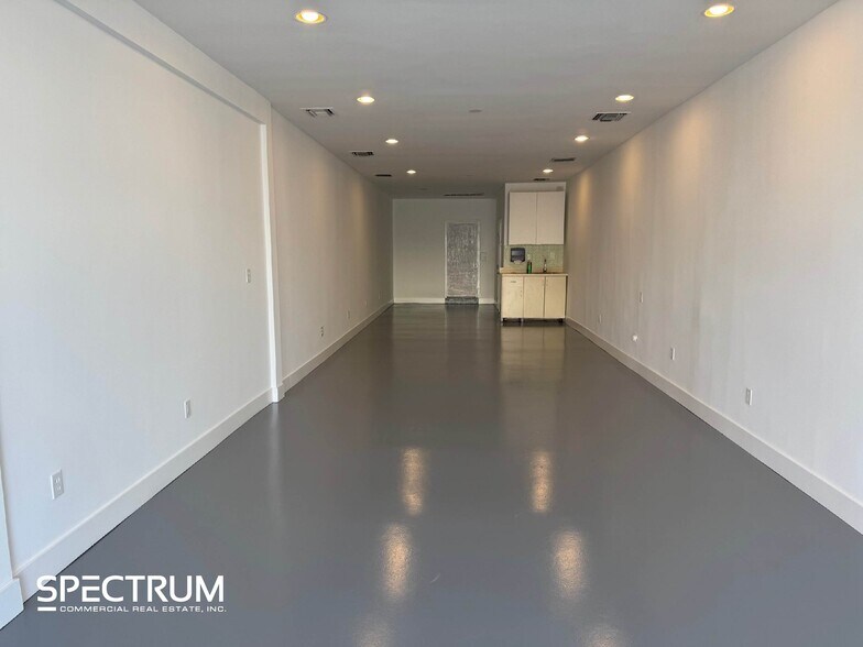 More Photos Of 18014-18016 Ventura Blvd, Encino Storefront For Lease