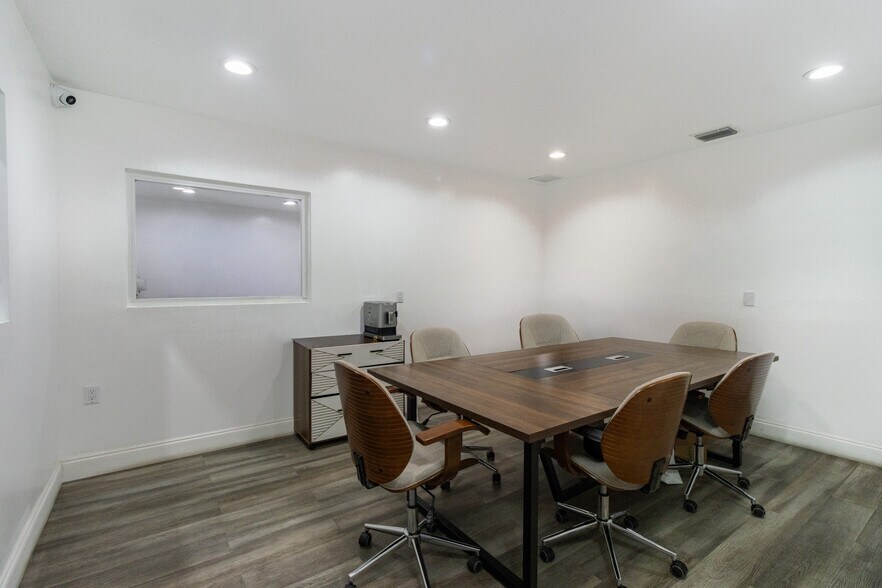 More Photos Of 3337 NW 74th Ave, Miami Warehouse For Sale