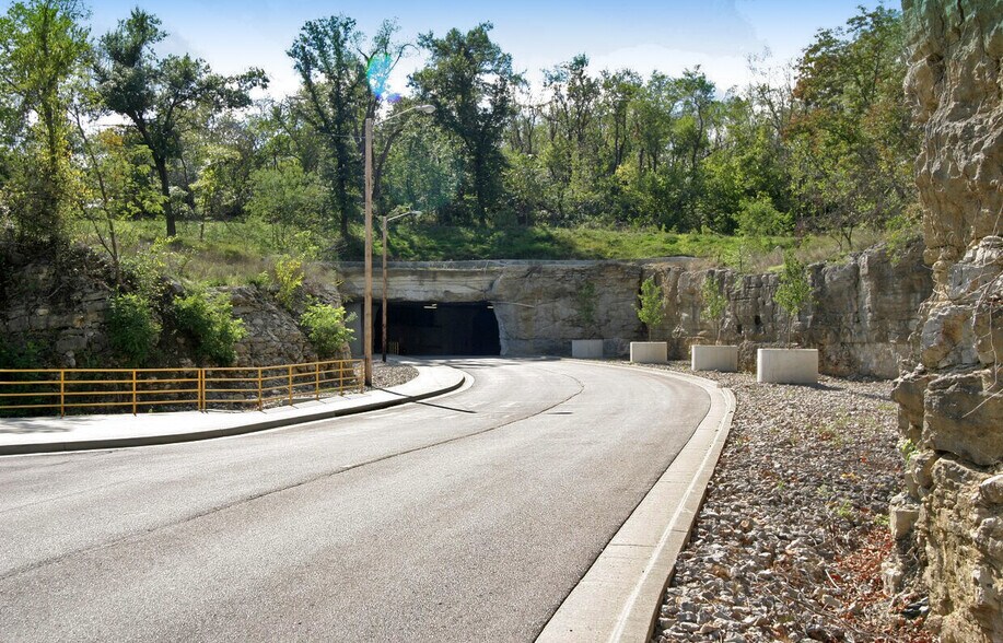 Primary Photo Of 300 Space Center Cir, Lee's Summit Warehouse For Lease