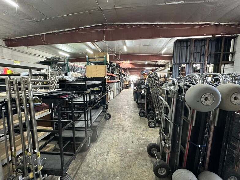 More Photos Of 2901-2905 Winona Ave, Burbank Manufacturing For Lease