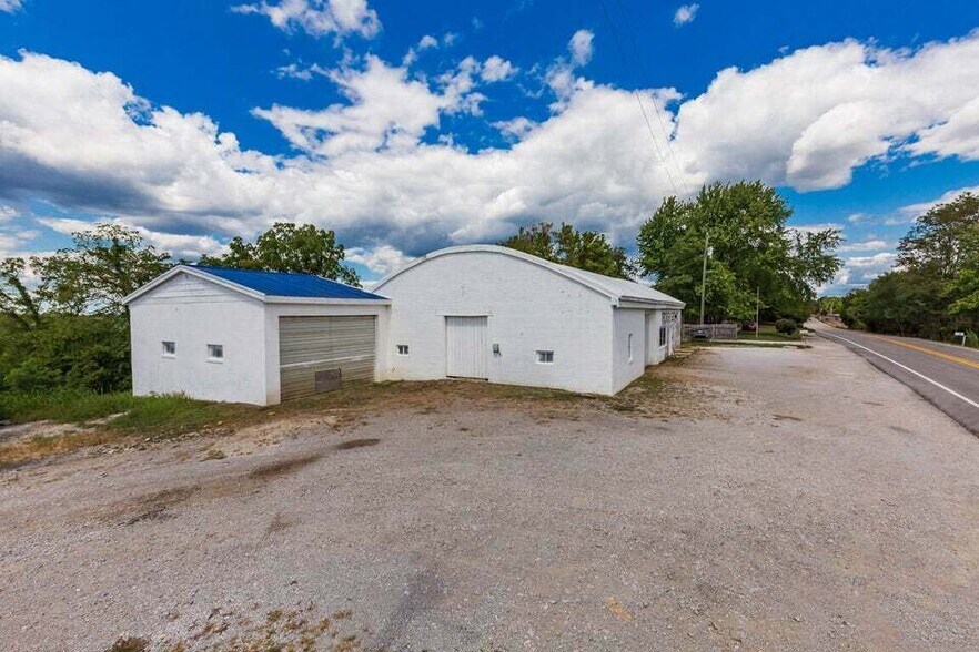 More Photos Of 8825 Dixie Hwy, Corinth Auto Repair For Sale